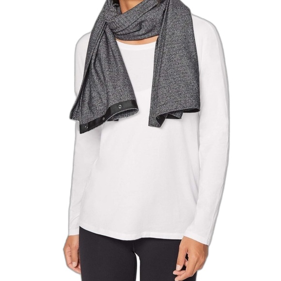 dark grey Lululemon vinyasa scarf | cozy & versatile rulu style - Picture 3 of 11